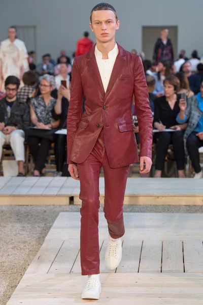 Look 25